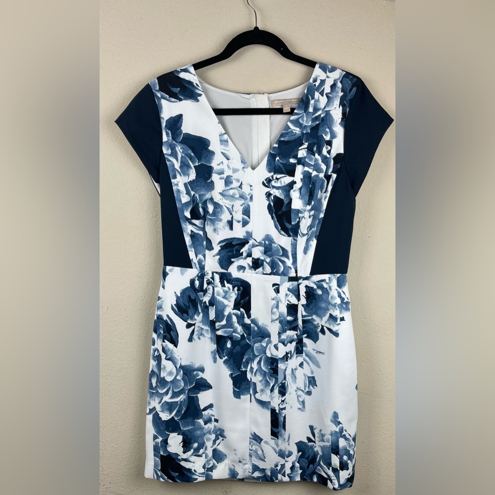 BANANA REPUBLIC Blue Floral dress size 8
